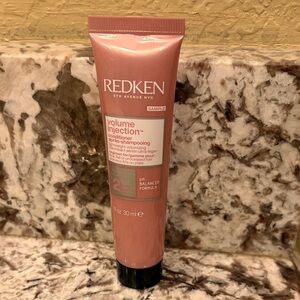 Redken Volume Injection Conditioner in Pink Tube